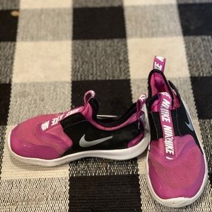 Toddler girls Nike flexruns size 11c